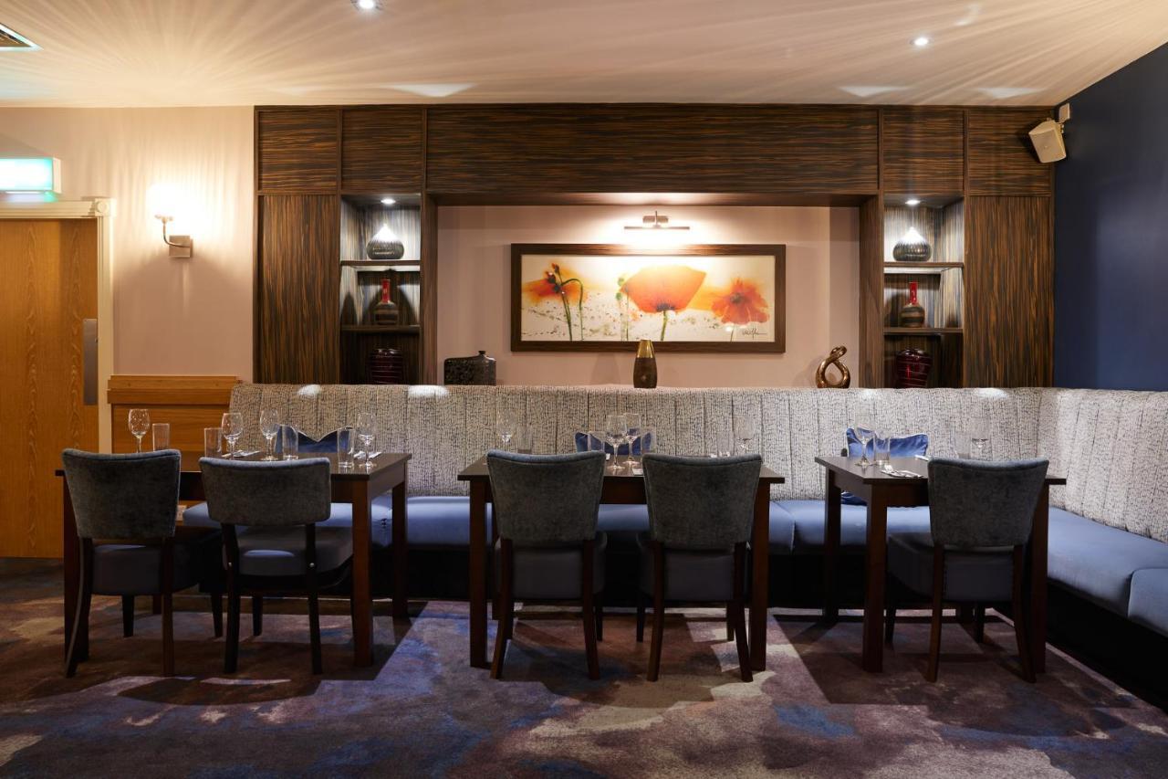 Burntwood Court Hotel بارنسلي المظهر الخارجي الصورة