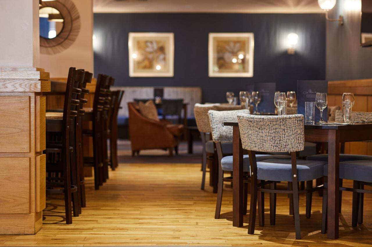 Burntwood Court Hotel بارنسلي المظهر الخارجي الصورة