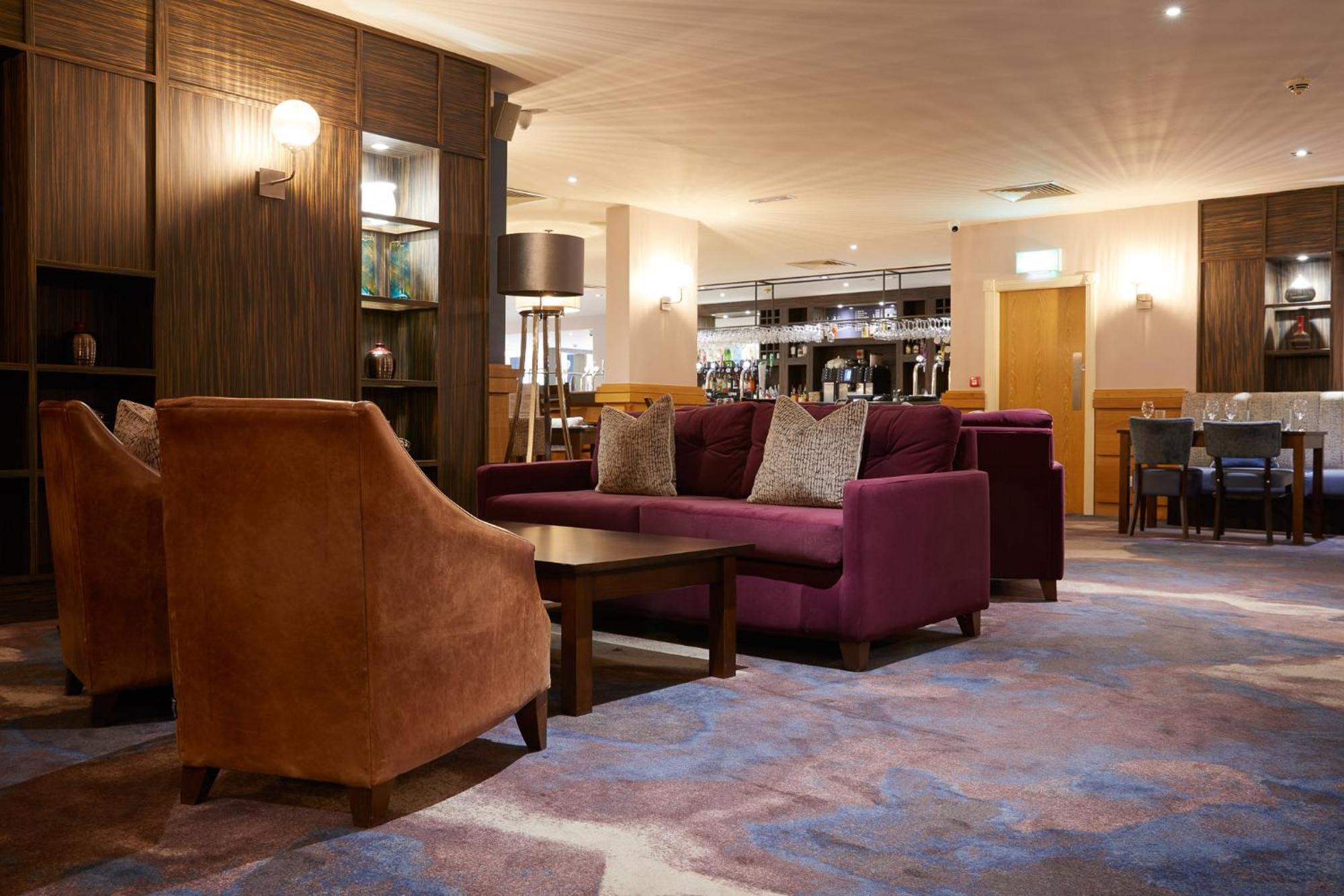 Burntwood Court Hotel بارنسلي المظهر الخارجي الصورة