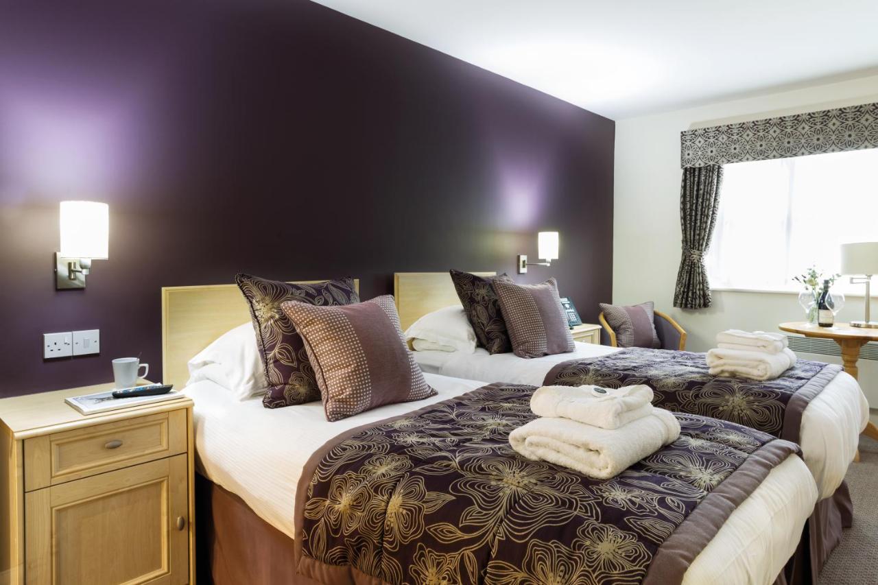 Burntwood Court Hotel بارنسلي المظهر الخارجي الصورة