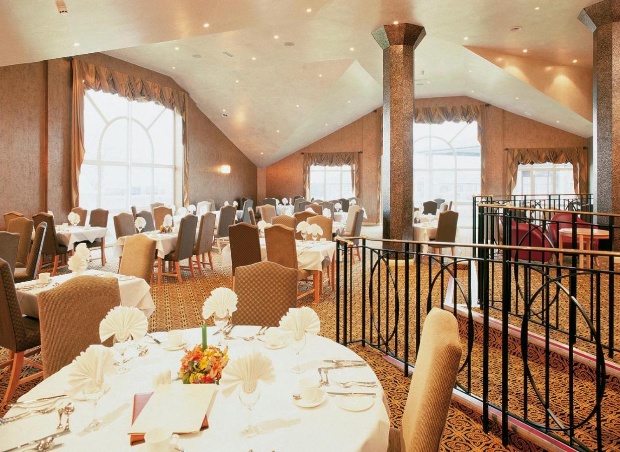 Burntwood Court Hotel بارنسلي المظهر الخارجي الصورة